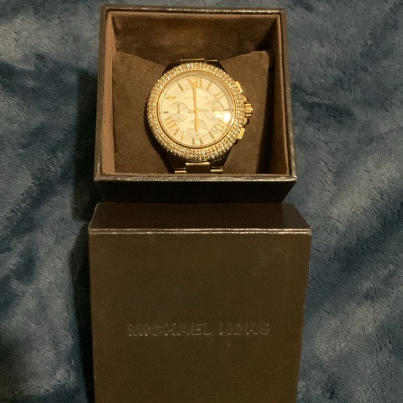 Michael Kors Watch Gold with Stones - Picture 6 of 6